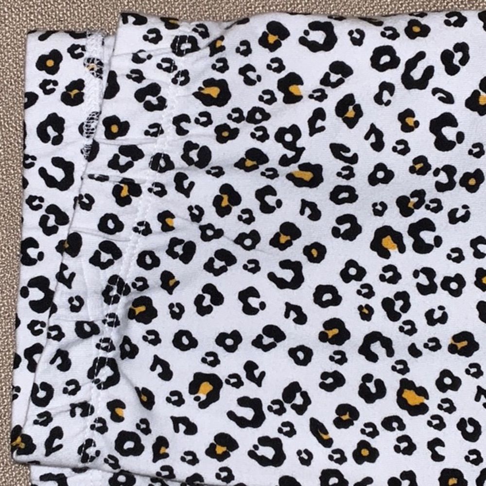 Arizona jean Co white / yellow / black cheetah pattern legging a ( Never Worn ) - Picture 6 of 7